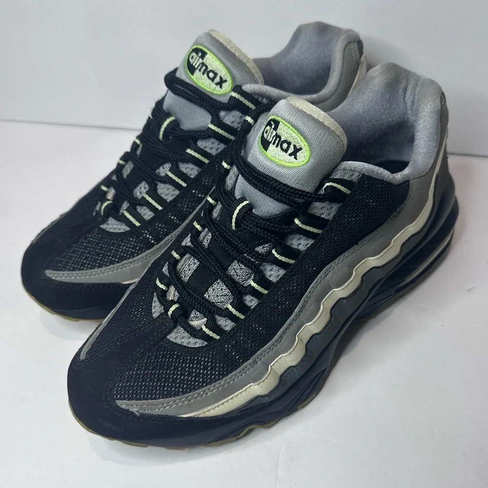 Used Big Kids Nike Air Max 95